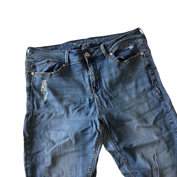 Seven Apparel Destroyed Jeans - Picture 2 of 7